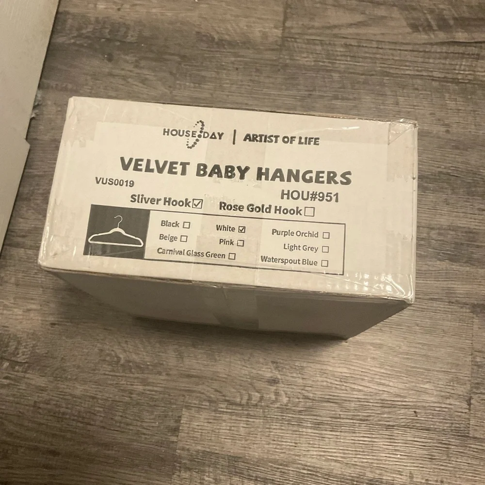 House Day Velvet Baby Hangers with Silver Hooks